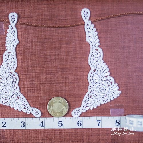 Left and right flower lace - European classical simple hollow European totem flower - about 14.5 cm long - a pair