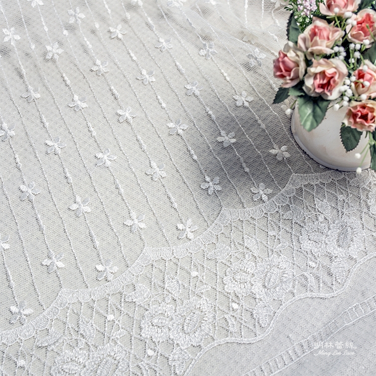 布碼蕾絲-法式浪漫簡約花朵圖騰花邊-寬約150公分(白／米白)