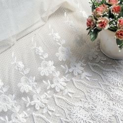 布碼蕾絲-網狀蕾絲法式浪漫簡約繩股花朵圖騰造型花邊-寬約150公分(白／米白)