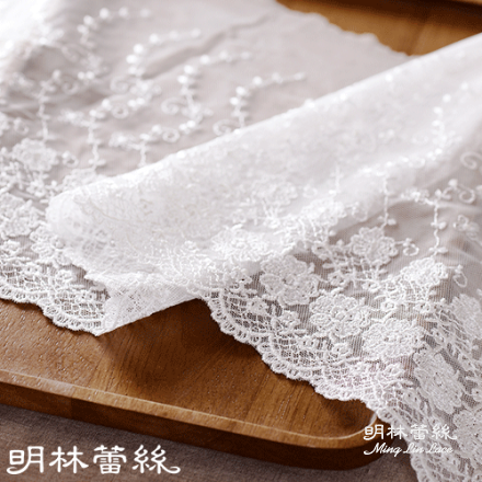 【明林蕾絲-小天馬】歐式浪漫花板-爬藤與花滾邊蕾絲條碼-MIT台灣製-寬約20cmx長30cm (米白) 【明林蕾絲-小天馬】歐式浪漫花板-爬藤與花滾邊蕾絲條碼-MIT台灣製-寬約20cmx長30cm (米白)